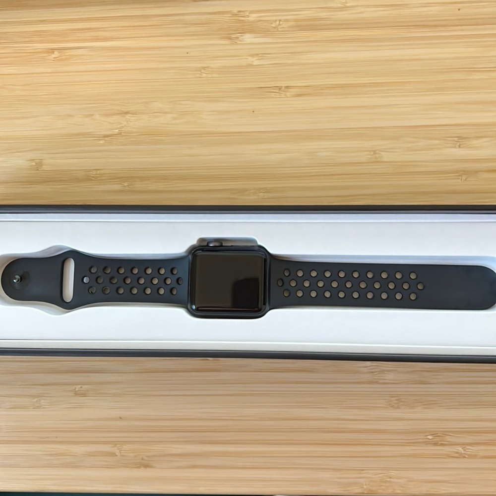 NIKE+ Apple Watch Series 3